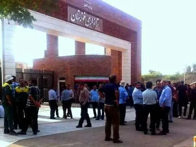 راهپیمایی کارگران گروه ملی فولاد در شهر اهواز 