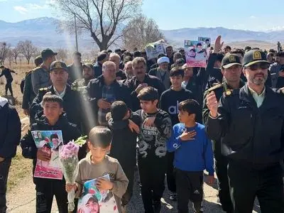 تشییع شهید فراجا در روستای حسین‌آباد تاکستان