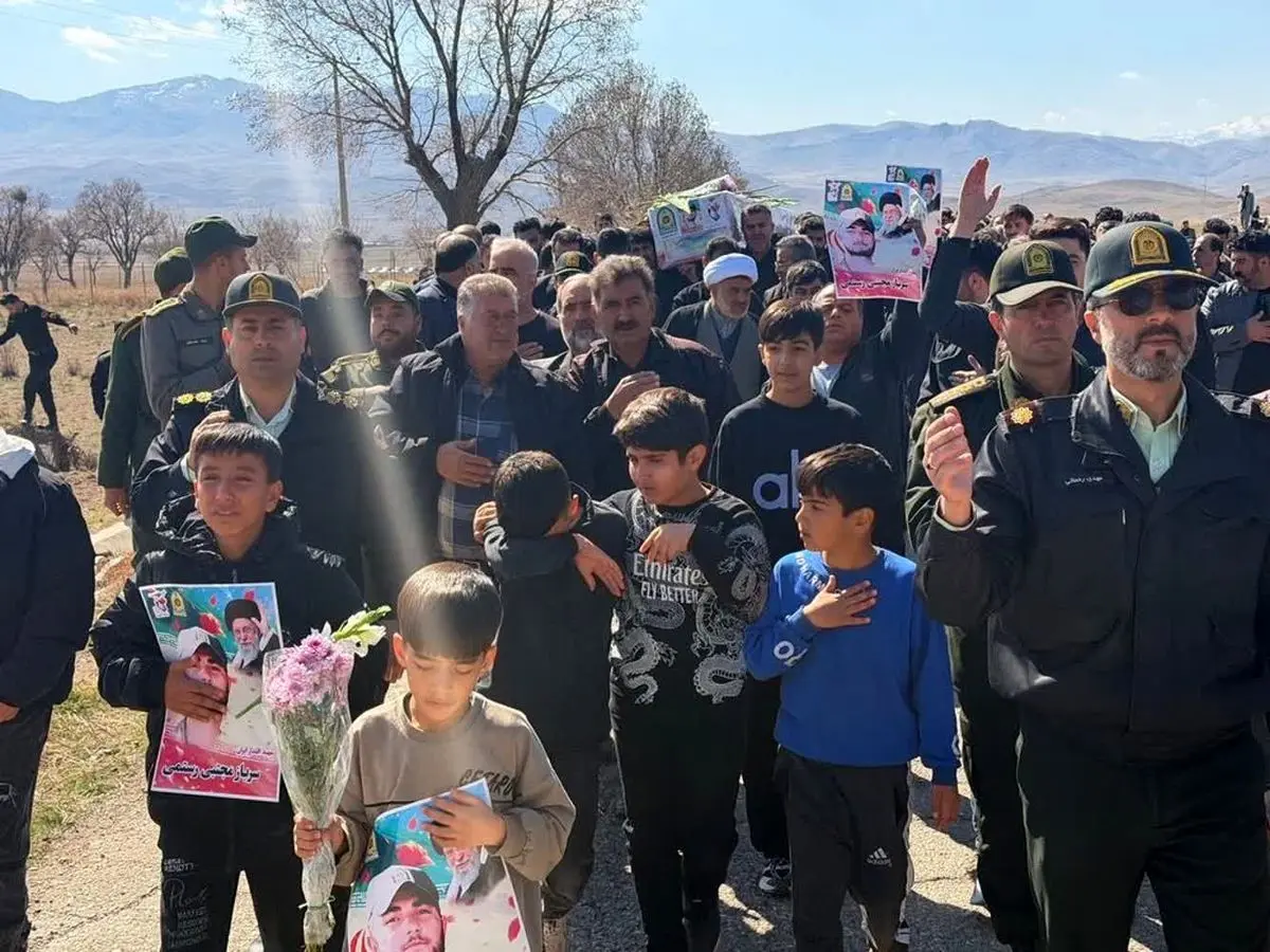 تشییع شهید فراجا در روستای حسین‌آباد تاکستان
