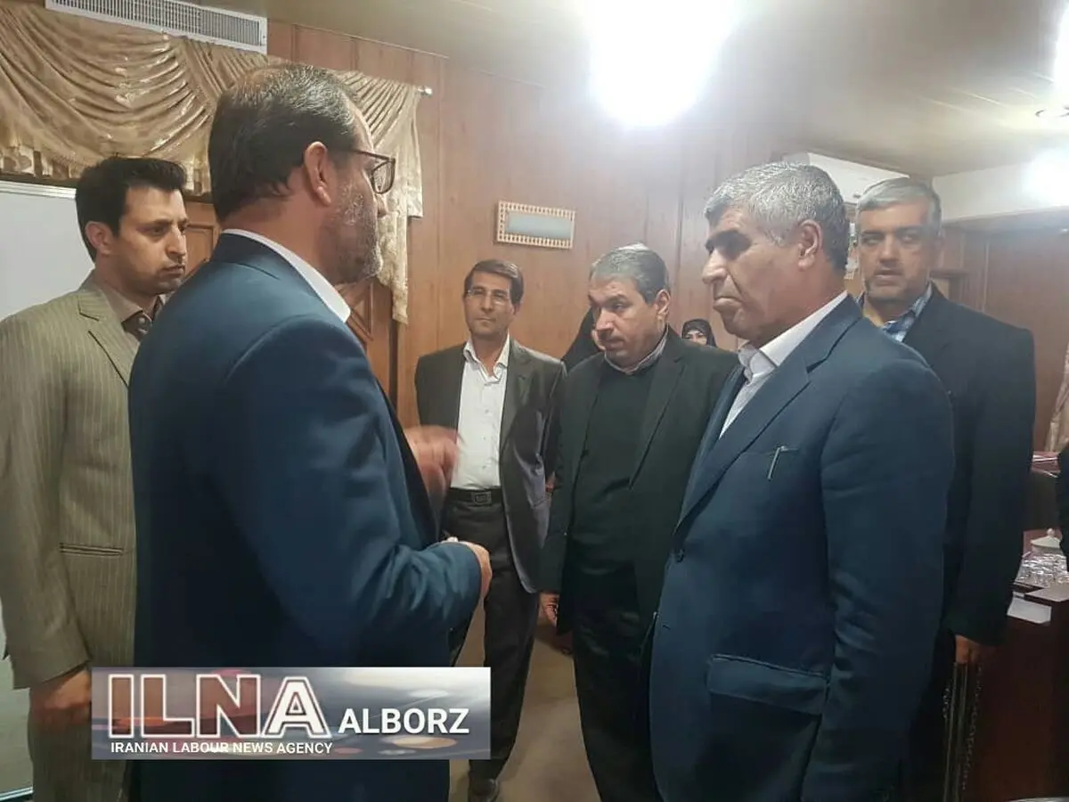بازدید سرزده رئیس ستاد انتخابات استان از حوزه ثبت نام داوطلبان در ساوجبلاغ