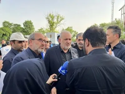 بازدید وزیر نیرو از روند آماده‌سازی مصلای امام خمینی(ره) برای مراسم تشییع و وداع با رهبر شهید انقلاب
