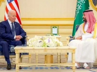 أوبزیرفر: أحلام بایدن فی الشرق الأوسط واهمة.. وهو لا یفهم أن القرن الأمریکی “یتلاشى”  
