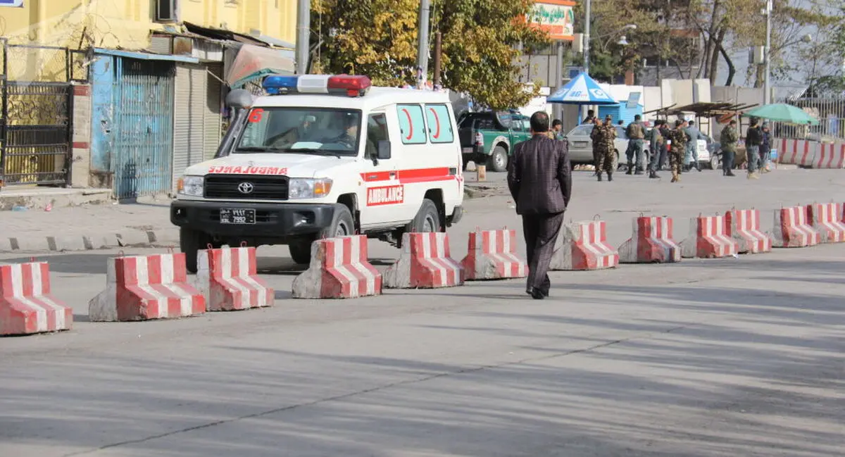 چند کشته و زخمی در حمله انتحاری به یک پایگاه نظامی افغانستان

