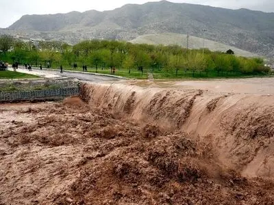 راه 30 روستای شهرستان عنبرآباد در جنوب کرمان از دسترس خارج شد / نیاز فوری به کمک‌های امدادی و ماشین‌آلات سنگین 
