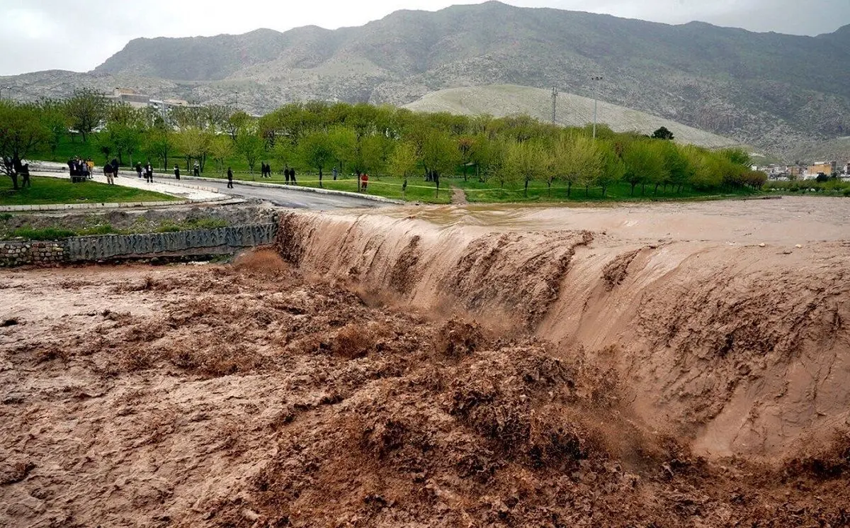 راه 30 روستای شهرستان عنبرآباد در جنوب کرمان از دسترس خارج شد / نیاز فوری به کمک‌های امدادی و ماشین‌آلات سنگین 