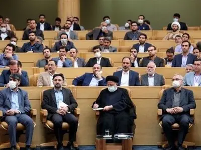 صدای نخبگان، ظرفیتی جدی برای جامعه است