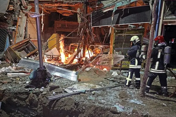 انفجار در بلوار طبرسی مشهد/ برخورد بیل مکانیکی با لوله گاز حادثه آفرید