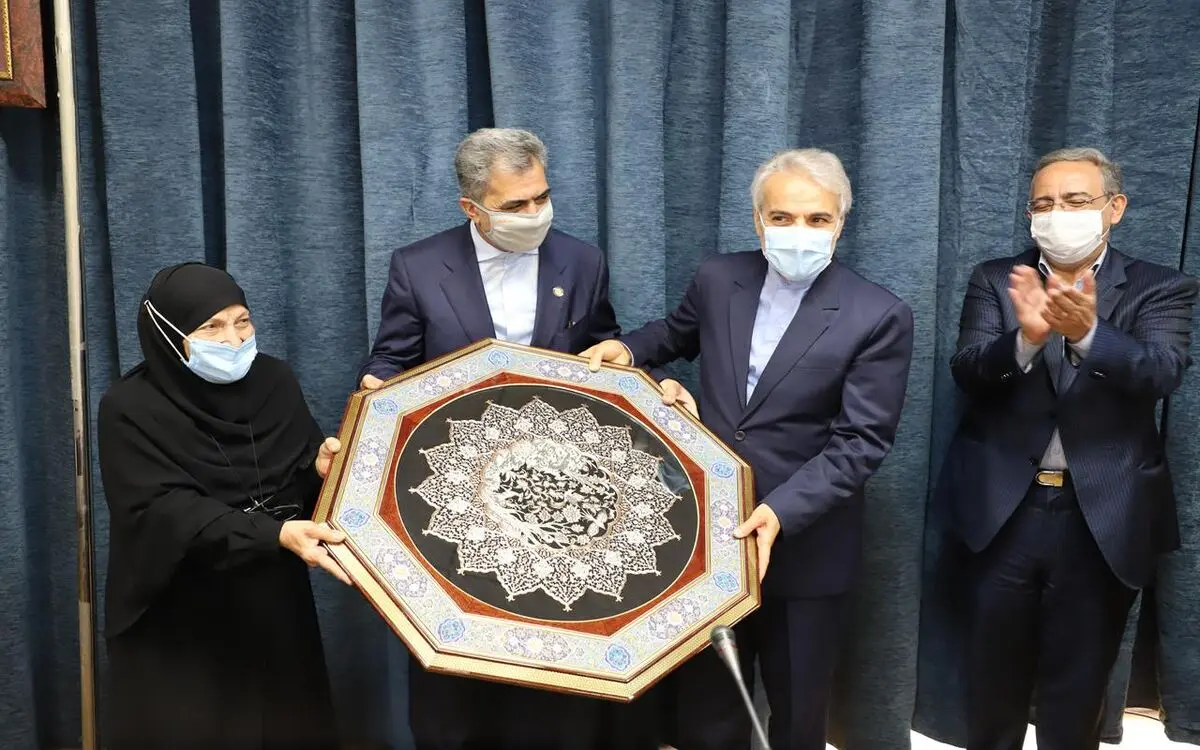 فوق‌العاده کرونای کادر درمان، هدفمند پرداخت شود/ صدور مجوز استخدام ۵۲ هزار پرستار