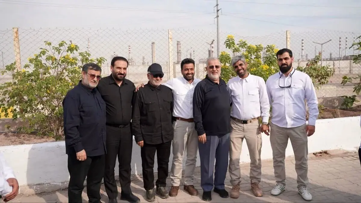 تصویر فرماندهان سپاه در بازدید از پروژه «مهر خلیج فارس» 