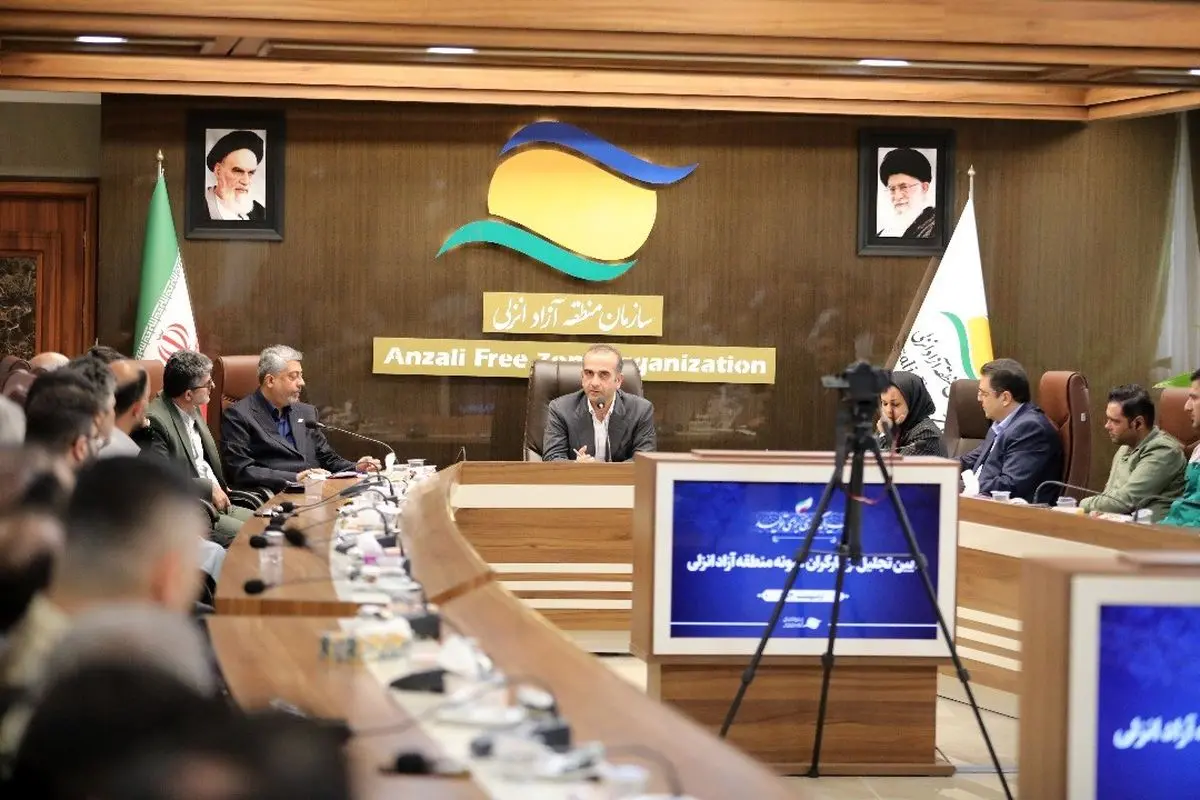 افتخار میکنیم که در خدمت کارگران و کارمندان زحمتکش هستیم