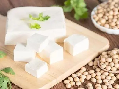  طرز تهیه پنیر توفو در خانه