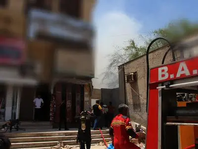 نجات زن گرفتار در آتش‌سوزی منزل مسکونی در شوش