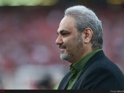 حرف‌های جنجال خیابانی روی آنتن زنده: ورزشگاه‌های عراق را ایران ساخت! وطن خودتان را دوست داشته باشید / روی گنج خوابیدیم اما ورزشگاه نداریم! + فیلم