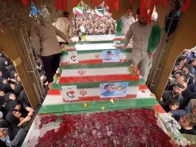 تشییع پیکر مطهر 12 شهید جنگ رمضان در استان قم