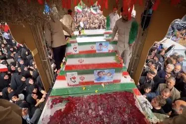 تشییع پیکر مطهر 12 شهید جنگ رمضان در استان قم