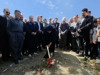 کلنگ احداث مدرسه شش‌کلاسه زنده‌یاد حاج حمید امینی در روانسر به زمین زده شد