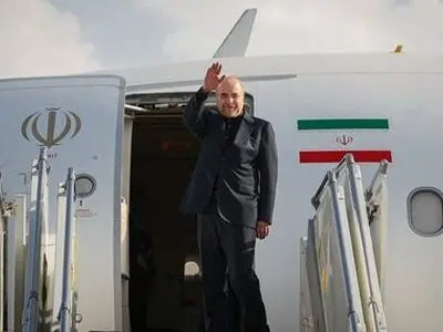 رئيس مجلس الشورى الاسلامي يصل الى باكو