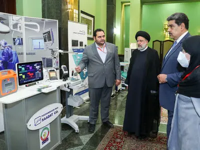 بازدید رئیسی و مادورو از نمایشگاه توانمندی‌ها و دستاوردهای دانش‌بنیان شرکت‌های ایرانی