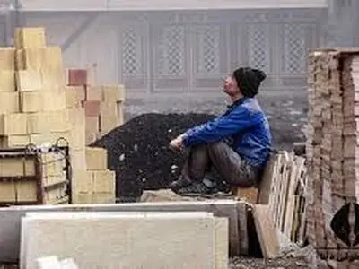 جراحی اقتصادی می‌کنید اما حمایتی در کار نیست! / کارگران ساختمانی در تنگنا هستند