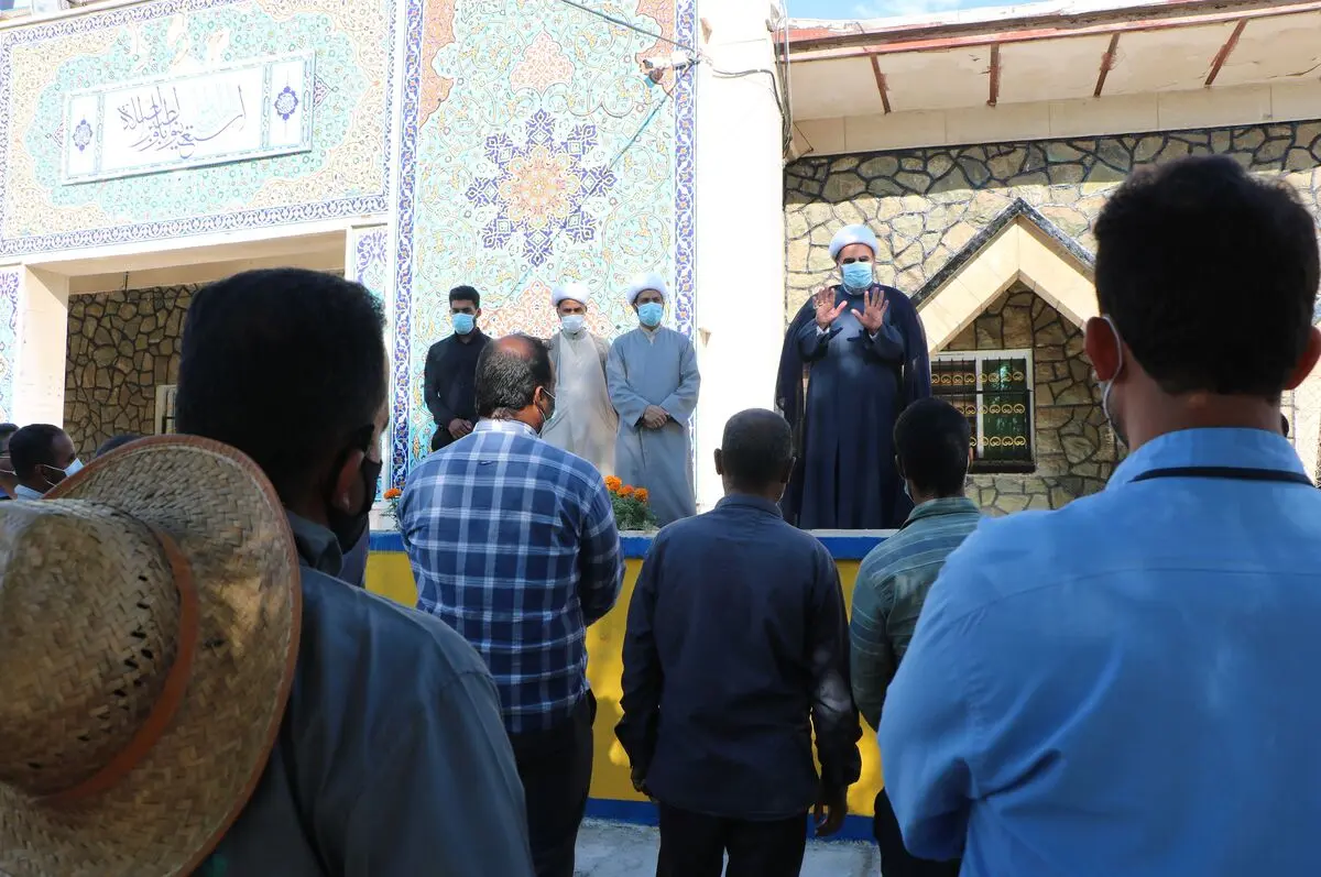 مراجعه کارگران شهرداری بندرلنگه به دفتر امام جمعه/ مطالباتمان پرداخت نشده است