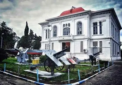 ۴۵ درصد از بنای ثبت شده و ارزشمند کاخ موزه نظامی بند انزلی تخریب شد