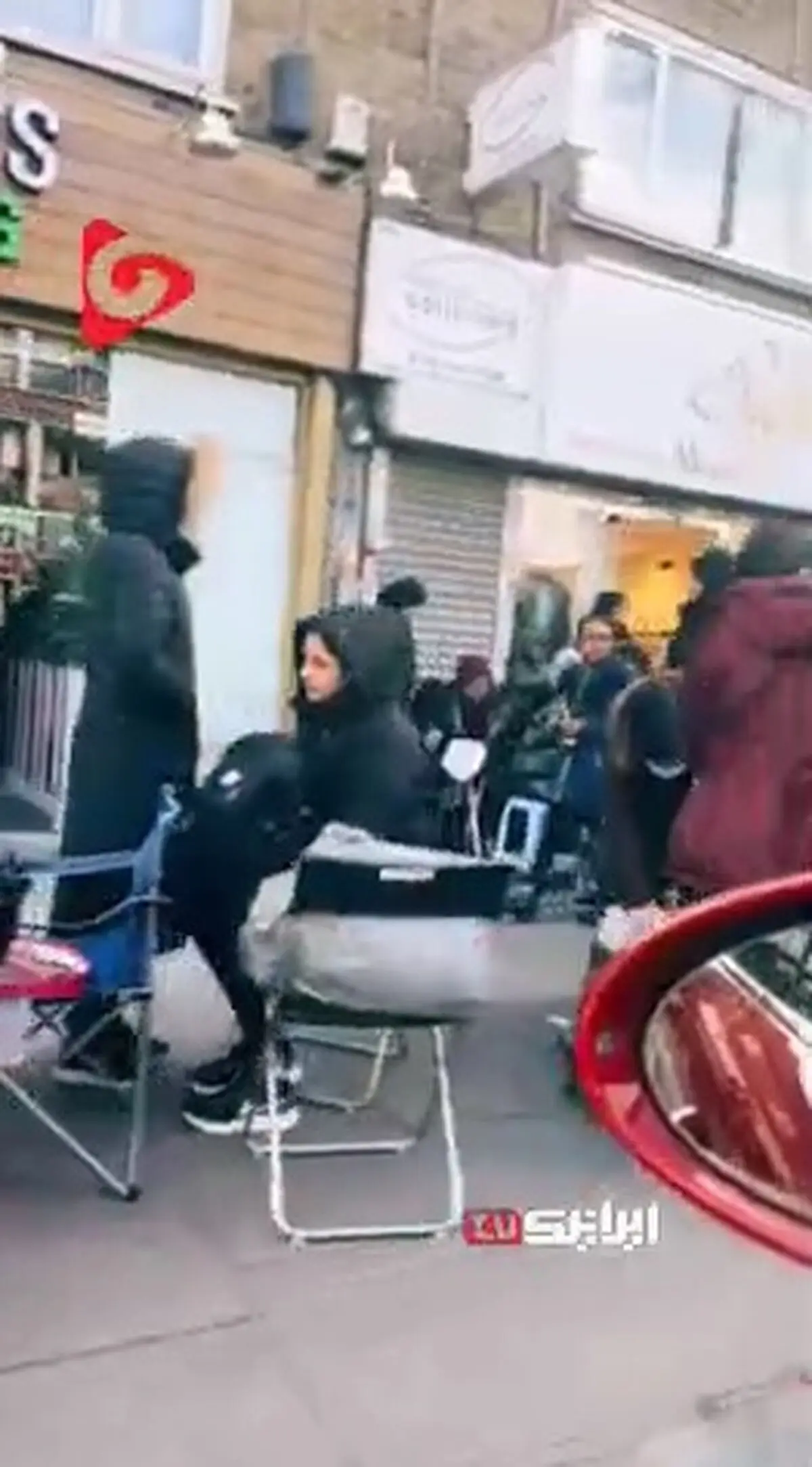 خیابان‌های لندن مملو از مهاجران سرگردان + فیلم