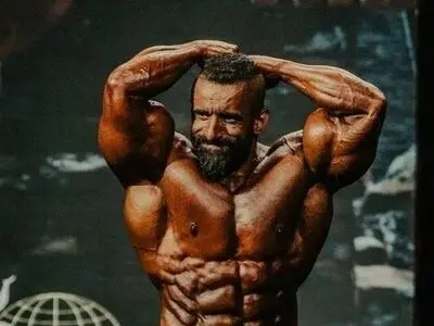 ویدیویی از تلاش‌های خستگی‌ناپذیر هادی چوپان در کمتر از دو هفته تا مسابقات مستر المپیا ۲۰۲۵