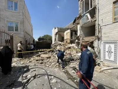 انفجار و ریزش آوار یک ساختمان 2 طبقه در خیابان جهانگیری اراک