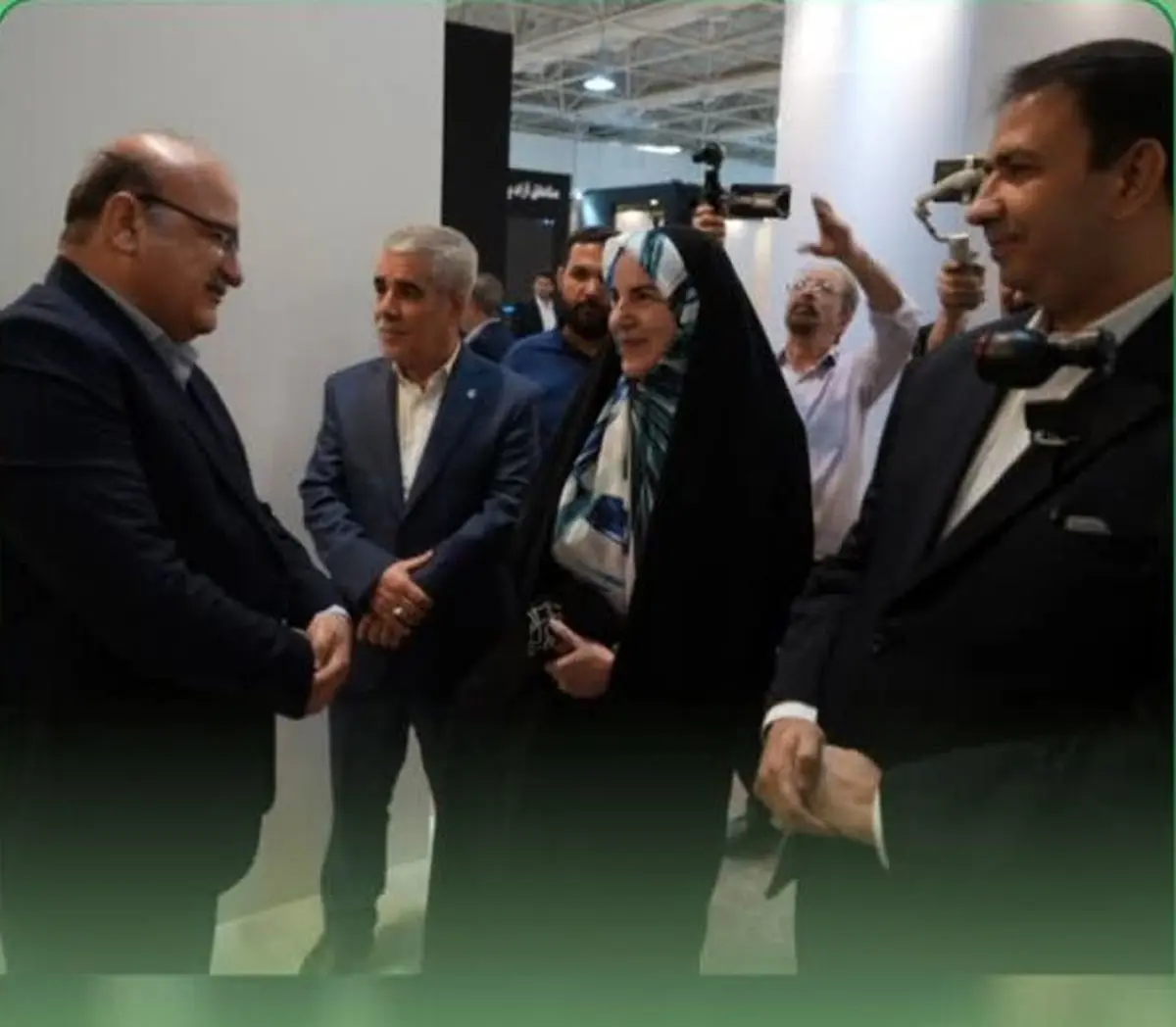 بازدید مشاور رئیس‌جمهور از غرفه سازمان منطقه آزاد ارس در ششمین نمایشگاه بین‌المللی لجستیک