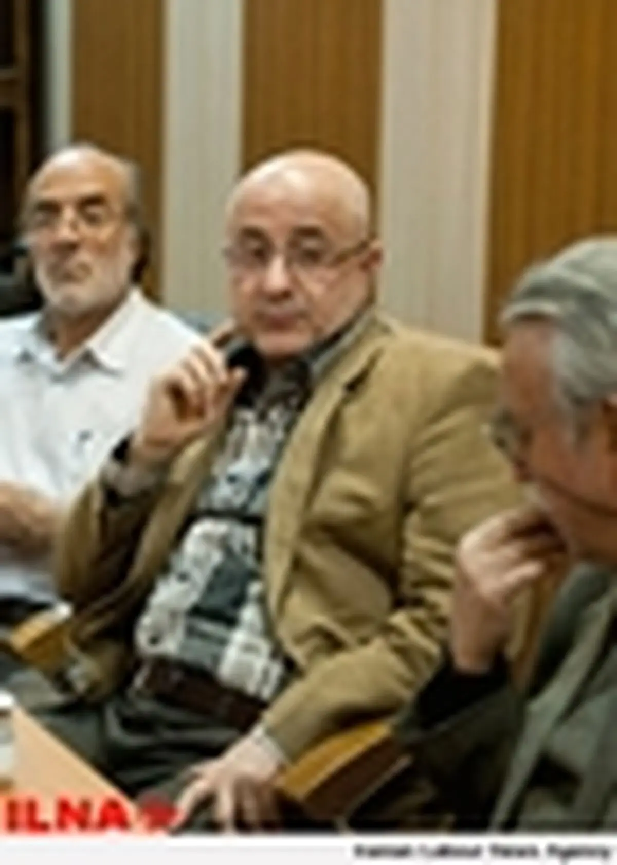 کاهش زمان بررسی و صدور مجوز اشعار از اهداف معاونت هنری است