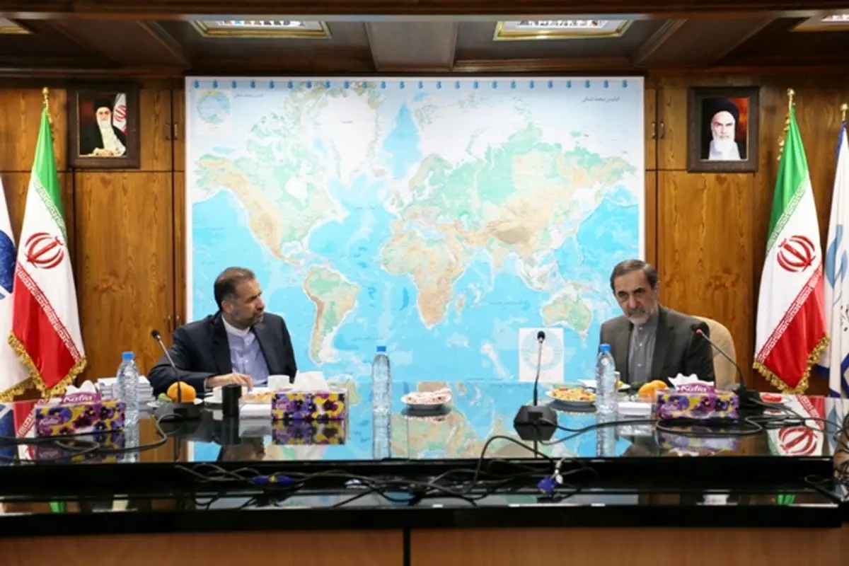در مبارزه با مفاسد اقتصادی به اشتباه دنبال بخش خصوصی رفتهایم/فقدان احزاب یکی از مشکلات نظام پارلمانی