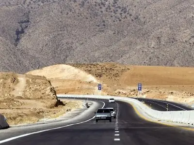 تکمیل آزادراه شاهچراغ معطل اجرای مولدسازی هزار میلیاردی/ ممنوعیت ورود کامیون‌های بالای ٢٠ تن به آزادراه