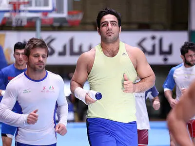امیر قاسمی منجزی از سد حریف چک خود گذشت
