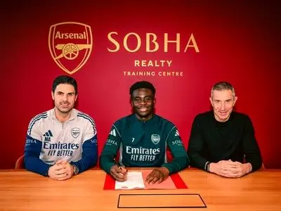 ساکا با آرسنال تمدید کرد