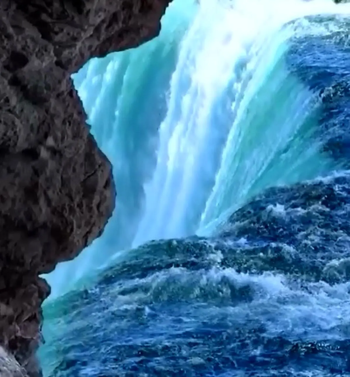 فیلمی از شکوه عظیم و زیبایی خیره‌ کننده آبشار نیاگارا