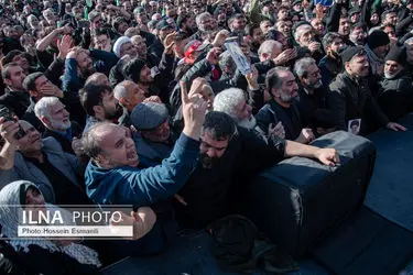 تجمع سوگواران رهبر شهید انقلاب در میدان انقلاب / 1