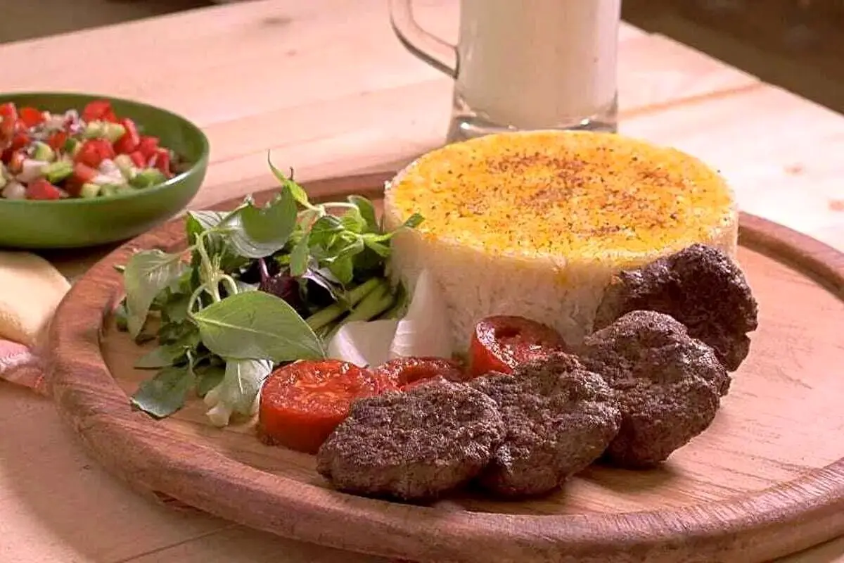 طرز تهیه کته سماقی با کباب تابه ای مخصوص