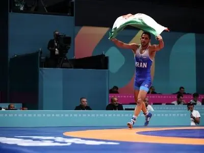 عموزاد: سختی‌ها را با عشق مردم تحمل کردم و طلای ریاض پاداشش بود