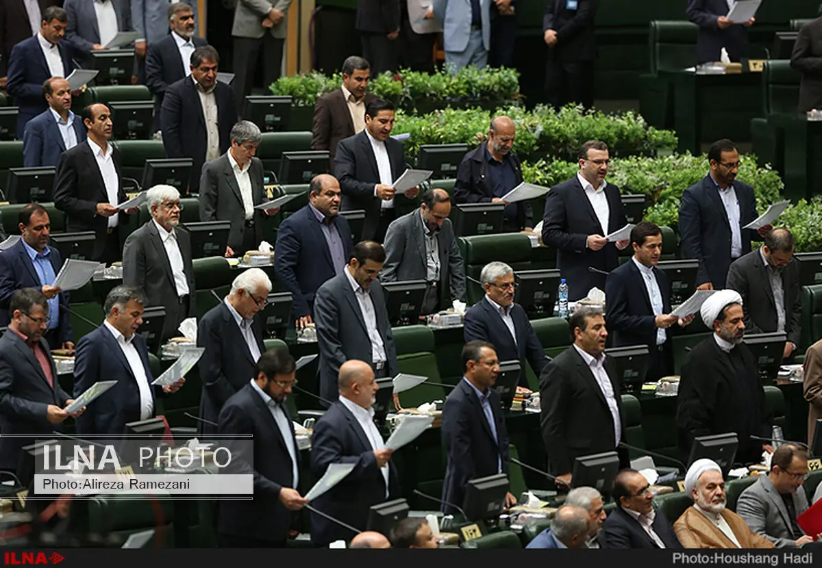 فرش قرمز زیر پای منتخبان/ گلایه رییس موقت از قرار گرفتن نامش در آخر لیست +تصاویر