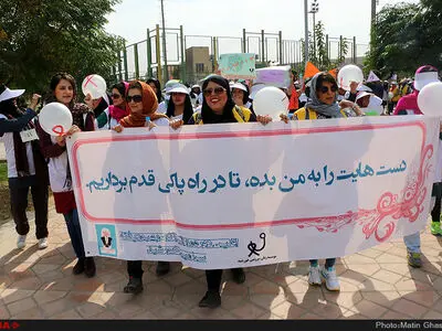پیاده روی زنان بهبود یافته از اعتیاد