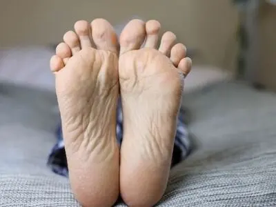چگونه در گرما از پاها مراقبت کنیم؟ 