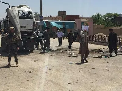 انفجار بمب کنارجاده‌ای طالبان جان والی «فراه» را گرفت