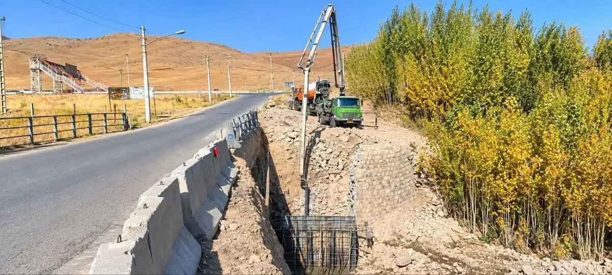 تکمیل ۹۰ درصدی پروژه احداث کول‌دستک پل دره رزگه کوهرنگ 