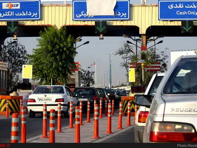 گرفتن عوارض بزرگراه، کمرِ مزدبگیران را می‌شکند/مدیران شهری به بهانه استانداردهای خارجی فقط زندگی را گران‌تر می‌کنند