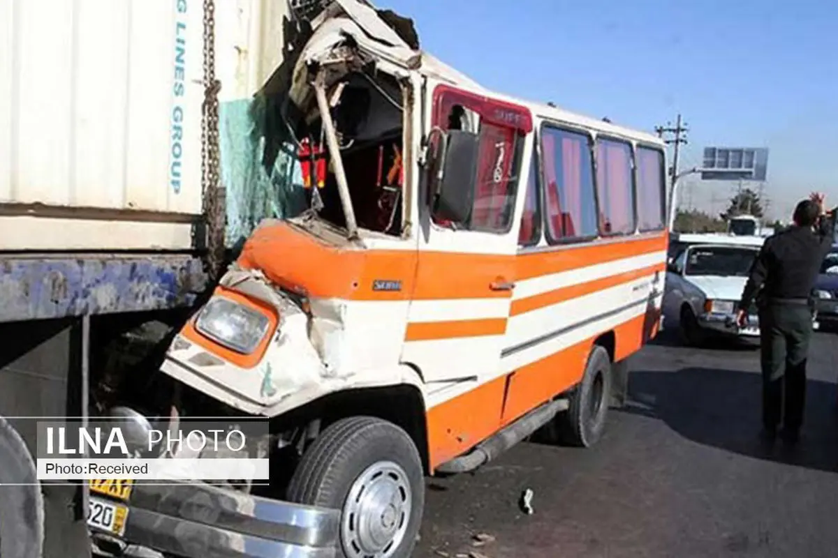 برخورد کامیون با مینی‌بوس یک کشته و ۲ مصدوم برجا گذاشت