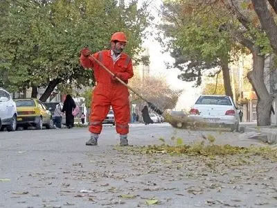 انتظار کارگران ایثار گر شهرداری نیشابور برای دریافت مزایای اضافه کاری