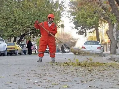 انتظار کارگران ایثار گر شهرداری نیشابور برای دریافت مزایای اضافه کاری