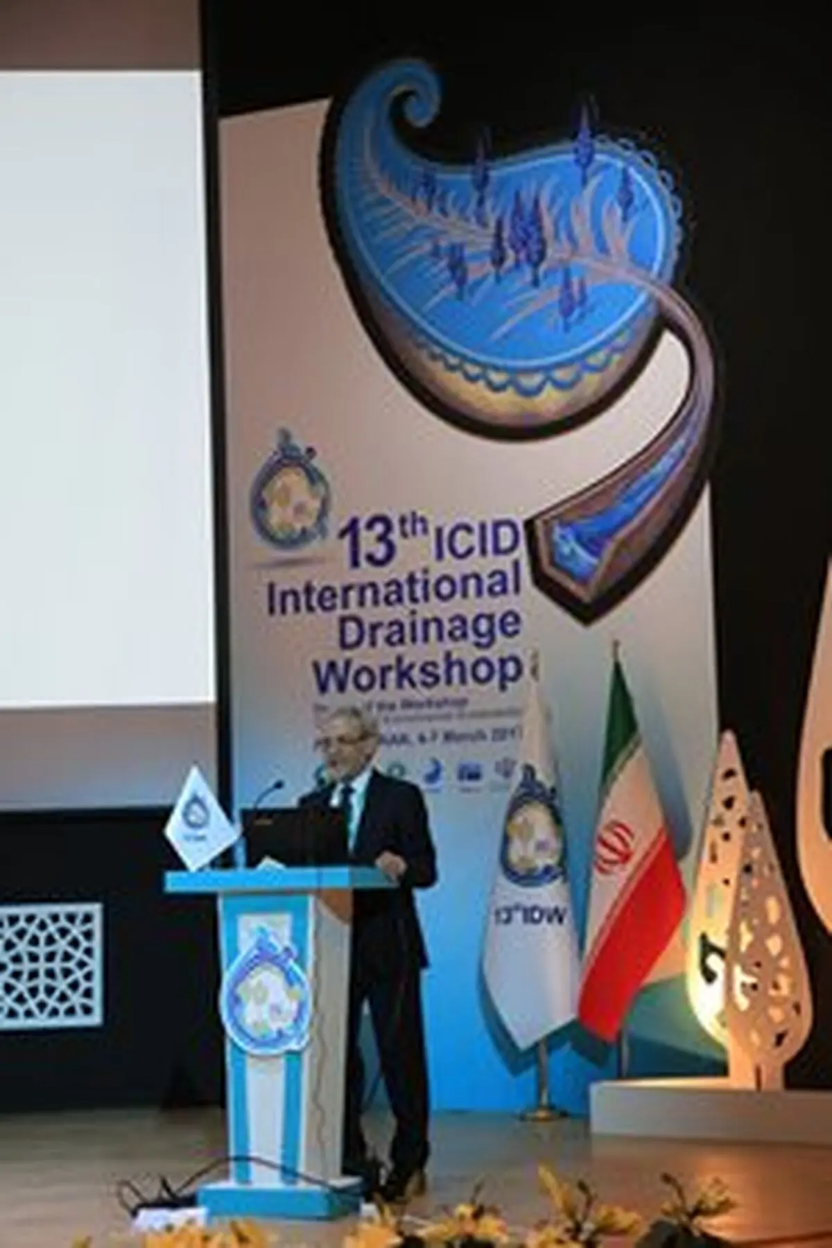 

تامین مواد غذایی یک چالش جهانی است