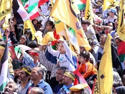 اجتماع ۱۶ هزار نفری نوجوانان آرمانی لشکر قدس در میدان انقلاب
