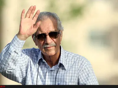 تجمع  هواداران و پیشکسوتان با بغض و اشک مقابل بیمارستان ایرانمهر + تصاویر